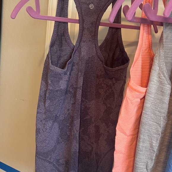 Lululemon Swiftly Tech Tank's BUNDLE of 4 - Picture 6 of 14